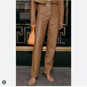 Abercrombie&Fitch The 90s Straight Ultra High Rise Vegan Leather